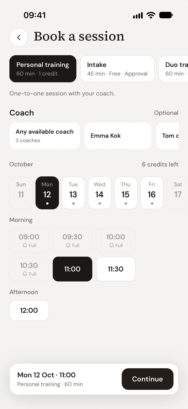 Booking a session in the Trainnode app: session types, coach choice, days of the week and available times.