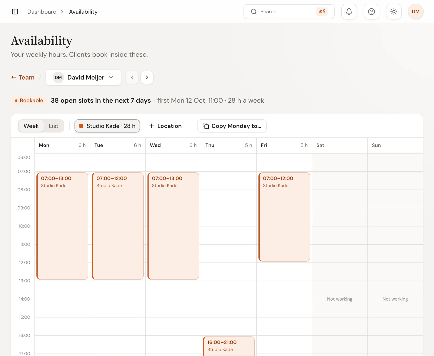 David Meijer's availability in Trainnode: weekly hours at Studio Kade on Monday to Friday, and a summary that he is bookable with 38 open slots this week.