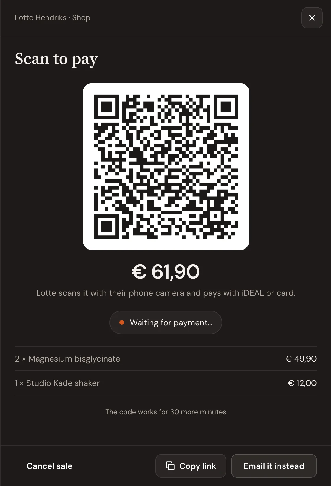 The QR code Lotte scans to pay €61,90 for two magnesium tubs and a shaker, waiting for payment, valid for 30 minutes.