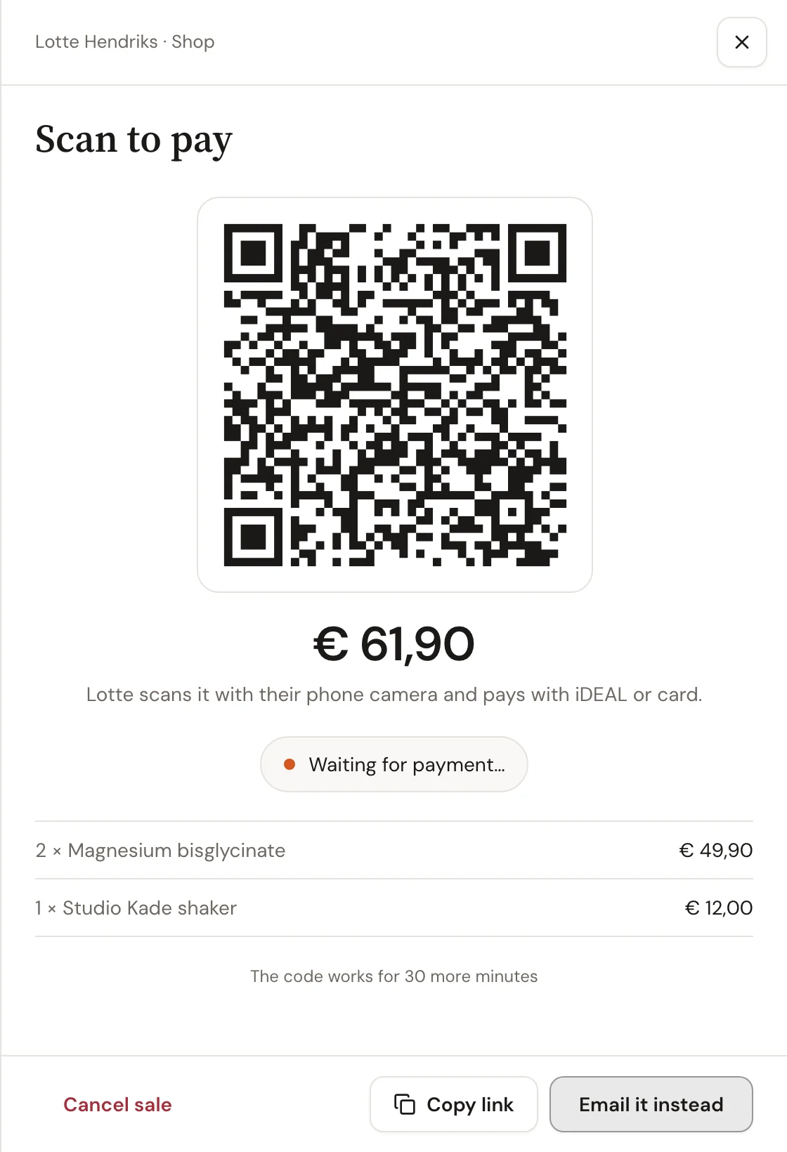 The QR code Lotte scans to pay €61,90 for two magnesium tubs and a shaker, waiting for payment, valid for 30 minutes.