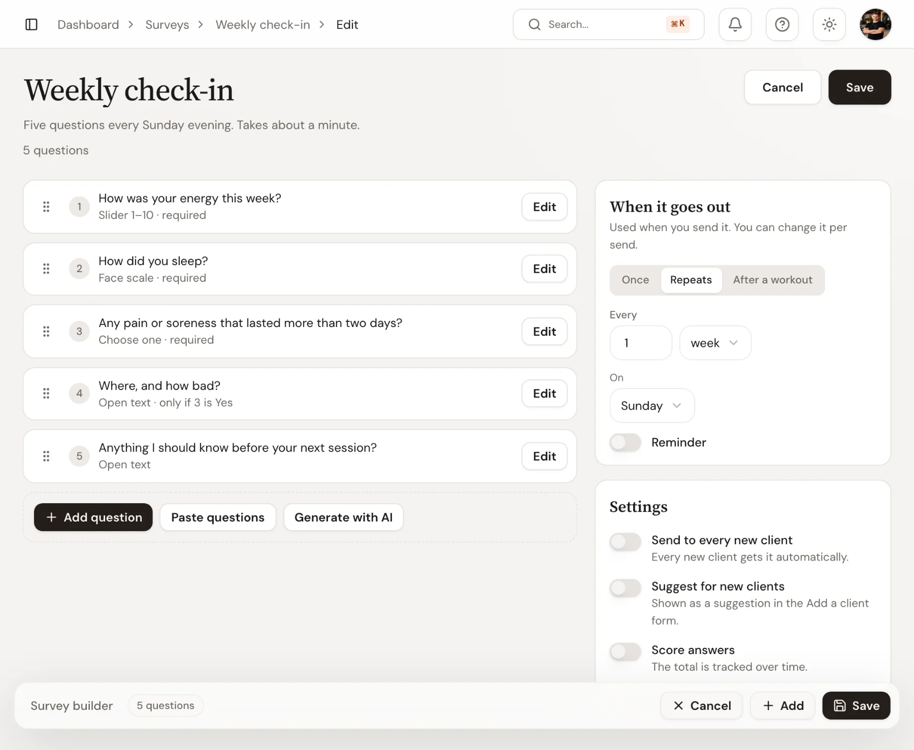 Een check-in bewerken in Trainnode: vragen met hun antwoordtypes, en een vervolgvraag die alleen verschijnt als de klant ja antwoordt op pijn.